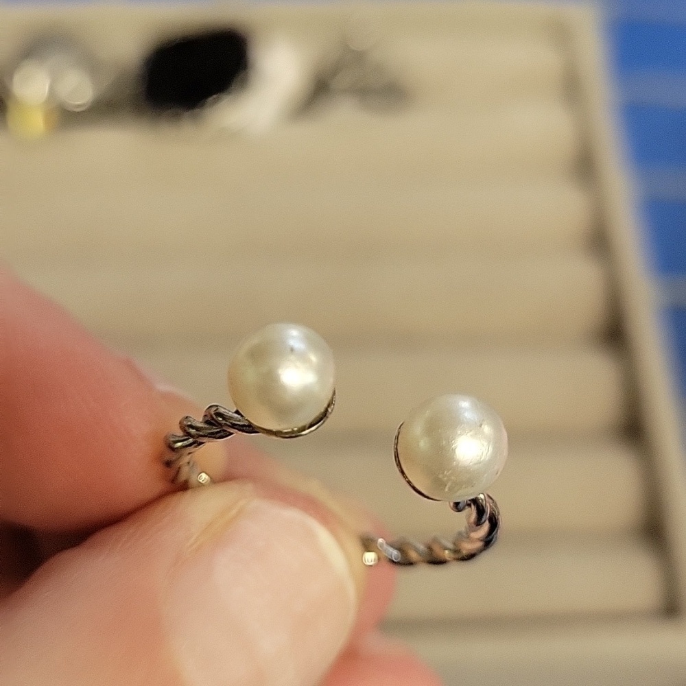 Pearl Faux Silver Tone Rope Design Ring Size 7.5 adjustable